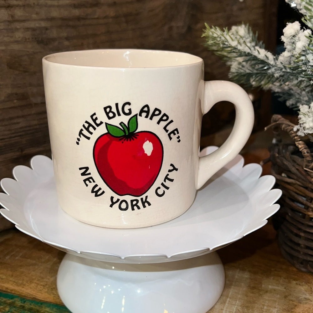 Vintage The Big Apple New York City mug.